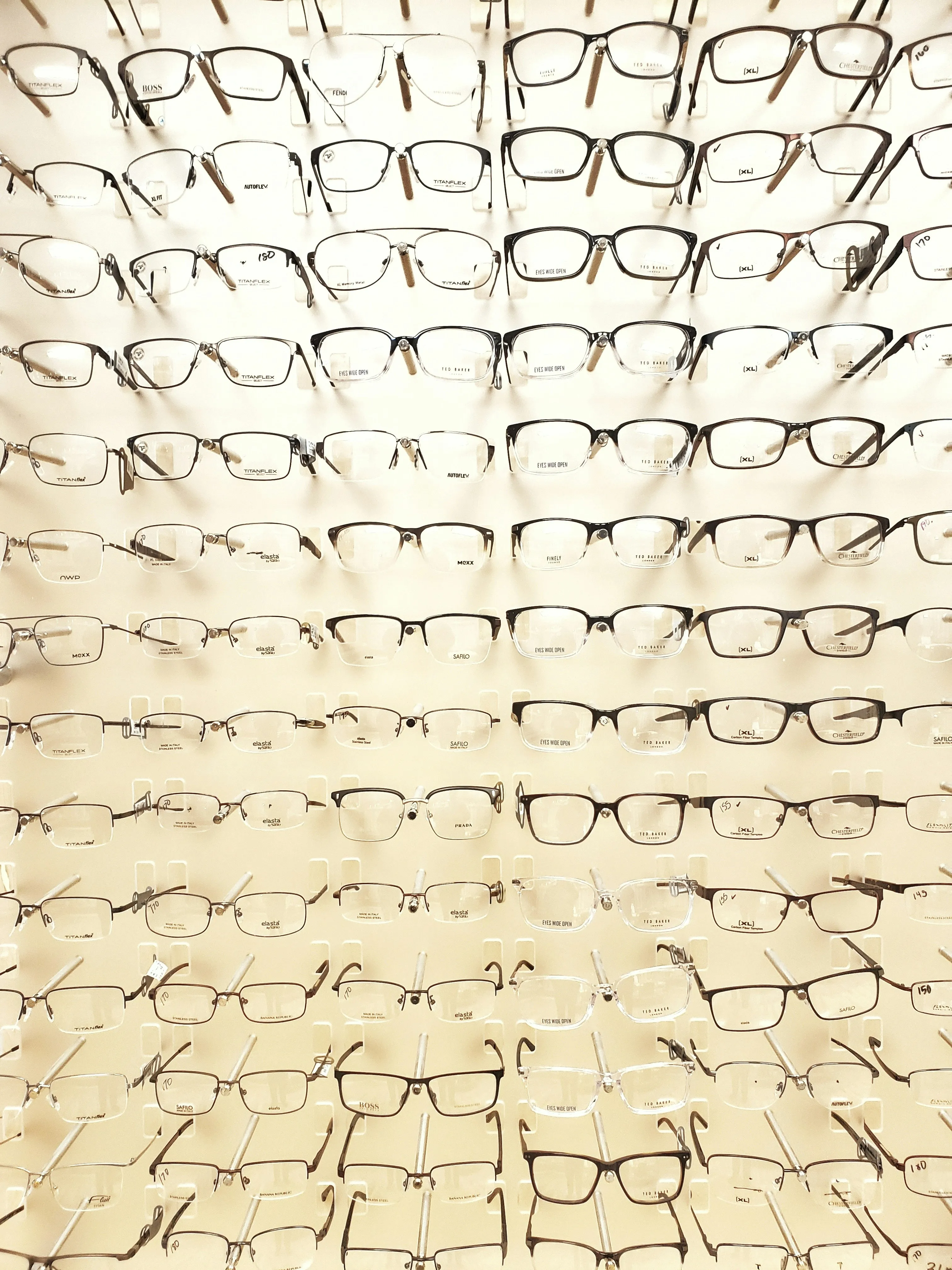 EYES DAYS Optical Shop and Contact Lens Collection in Wazirabad